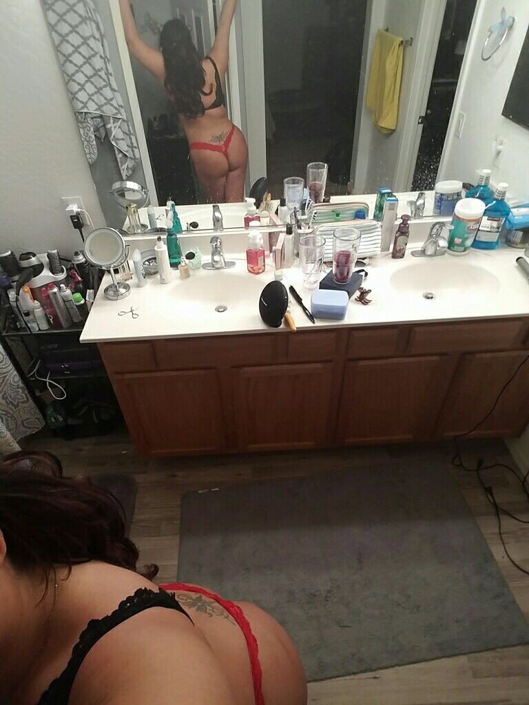 Courtney The Tight-Bodied Verizon Slut #0U95TvJS